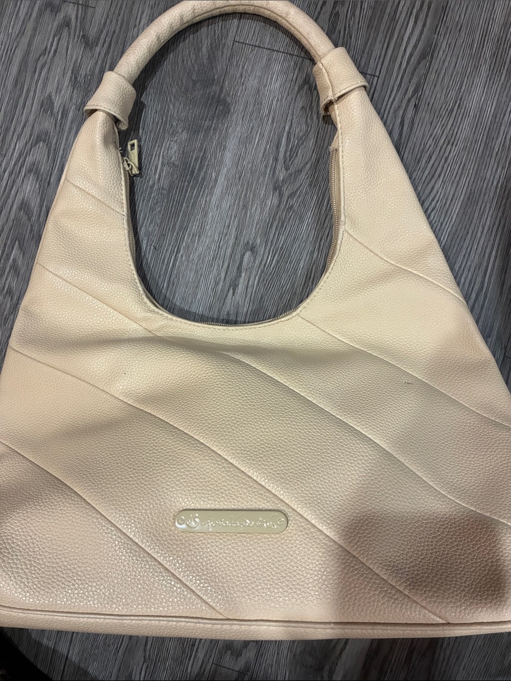 Gloria Vanderbilt Cream Pebbled Leather Shoulder Bag
